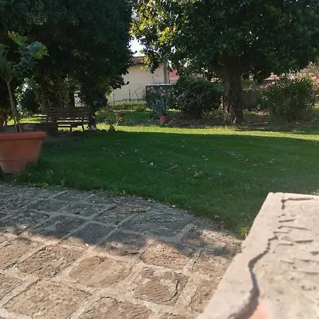 Alle Vecchie Mura Bed and Breakfast Πιστόια