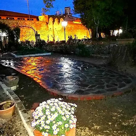 Alle Vecchie Mura Couette-café 4*